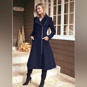 Venus sz 12 blue coat nwot